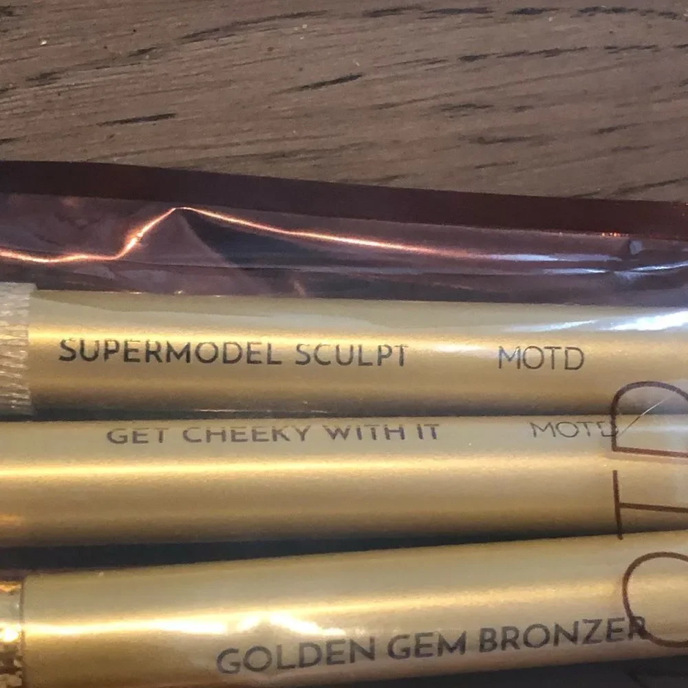 MOTD COSMETICS Gold Goddess Face Brush Set 3 pieces plus new Ipsy drawstring bag